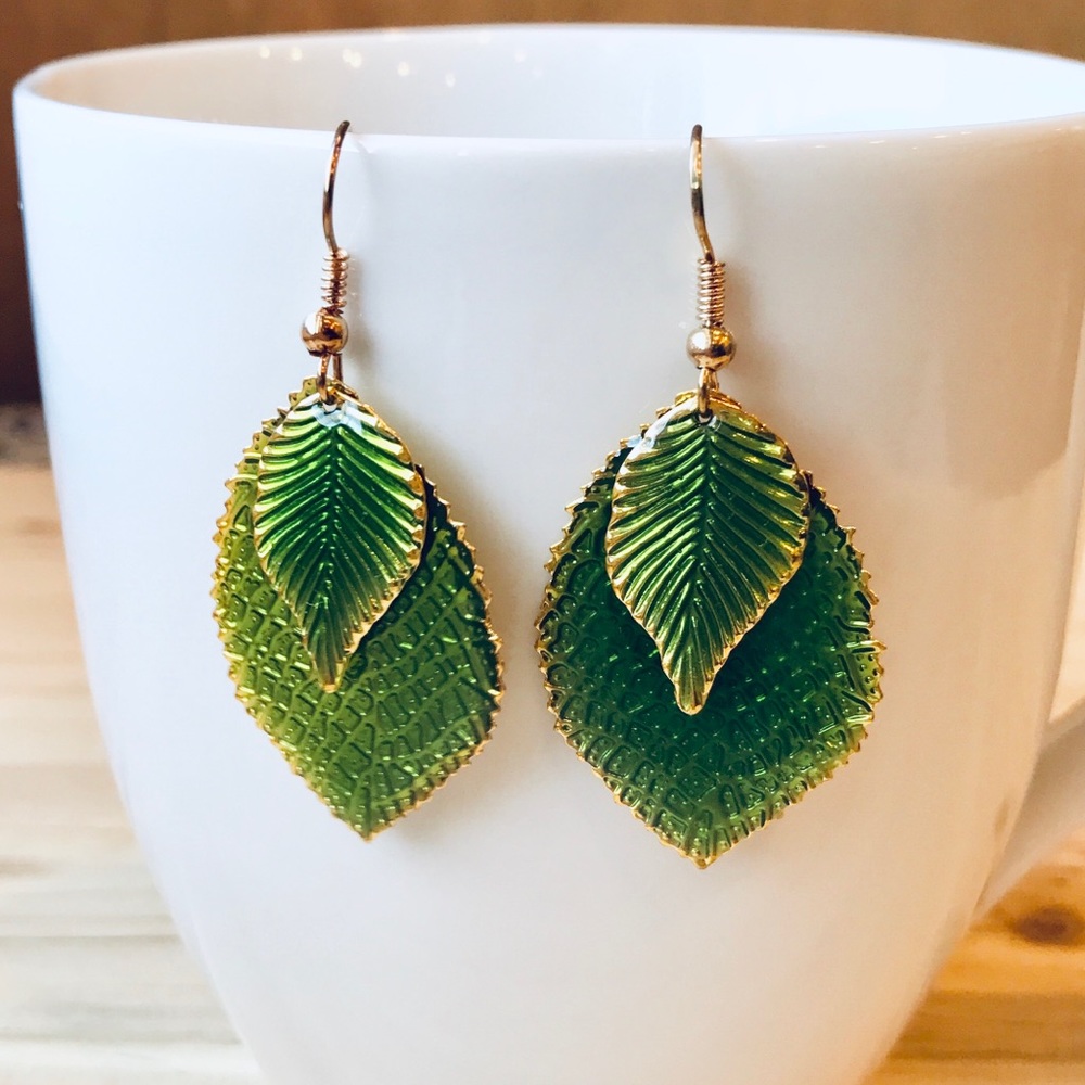 5 for $25 🎁 NWOT Stamped Green Leaf Earrings